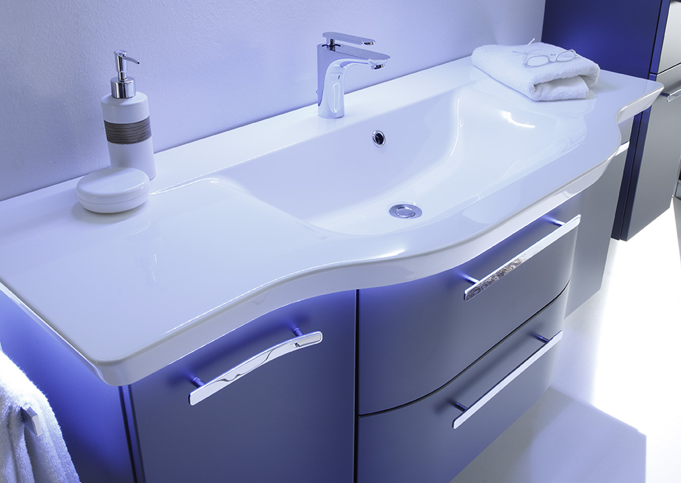 Mit Farbakzenten das Bad aufmöbeln